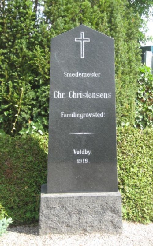 Chr. Christensen's familiegravsted.jpg